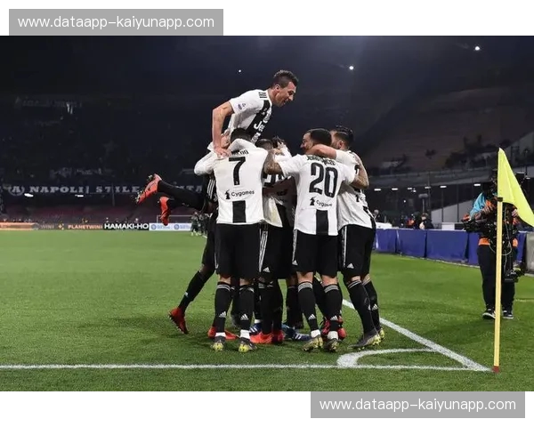 绝境重生，斑马军团的欧冠救赎之路：尤文图斯vs.里昂，一场不容错过的生死对决